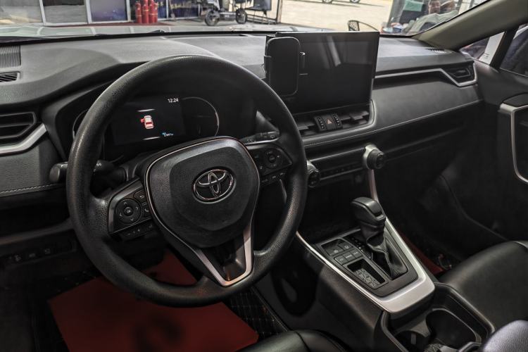 Used Toyota RAV4 2021 2.0L CVT Two-Wheel Drive Fashion Edition Interior 1