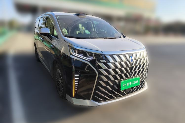 Used Denza D9 2025 DM-i Intelligent Drive 1020 Four-Wheel Drive Prestige Model
