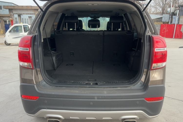 Used Chevrolet Captiva 2017 2.4L 4x4 Flagship Edition 7-Seater