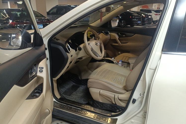 Used Nissan X-Trail 2014 2.0L CVT Comfort Edition 2WD Driver Seat