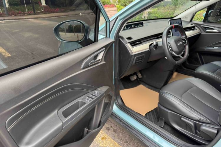 Used NETA V 2022 Long-Range Industry Custom Edition Interior 8