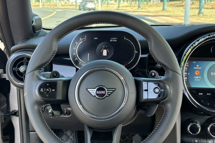 Used MINI MINI 2023 Updated 2.0T COOPER S Artist