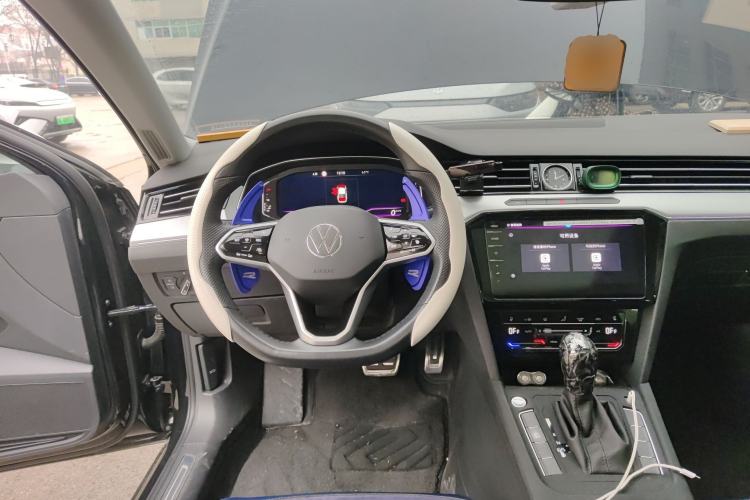 Used Volkswagen Magotan 2024 2 Million Units Zhongxiang Version 330TSI DSG Luxury Edition
