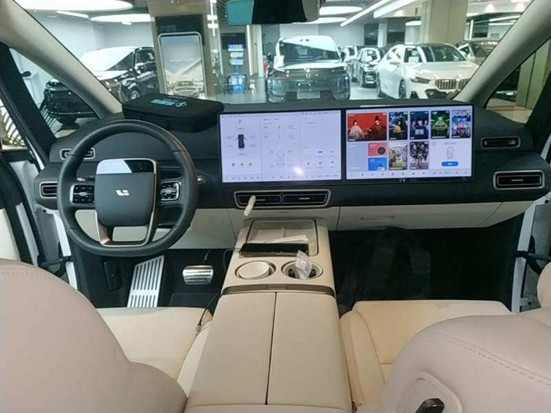 Used Li Auto MEGA 2025 Home Family Special Edition — 9