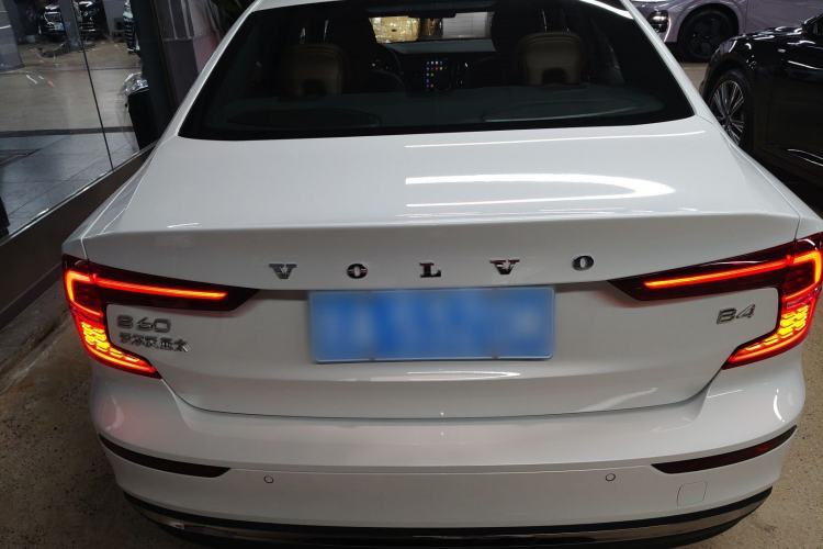 Used Volvo S60 2024 B4 Zhiyi Luxury Edition

