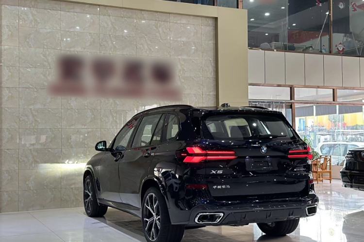 Used BMW X5 2025 Model, xDrive 30Li Prestige M Sport Night Package
