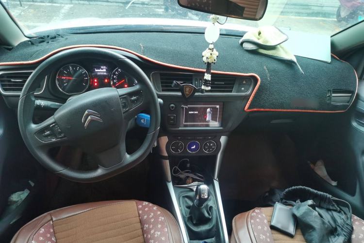 Used Citroen C3-XR 2018 1.6L Manual Pioneer Model Center Console