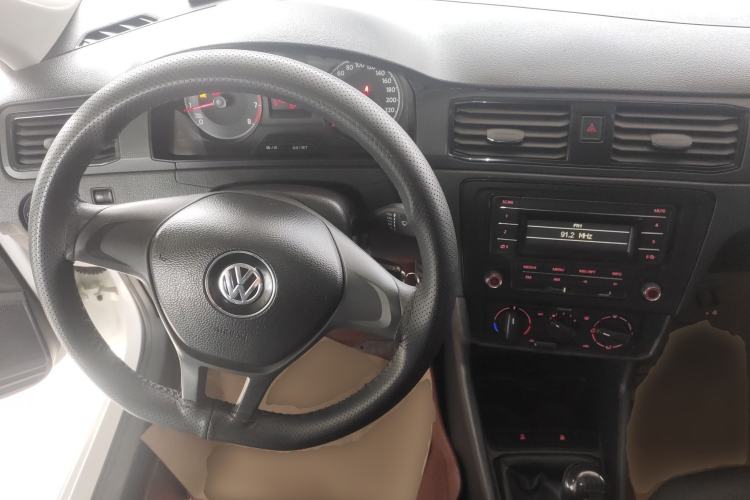 Used Volkswagen Santana 2019 1.5L Manual Fashion Edition China VI Standard Center Console