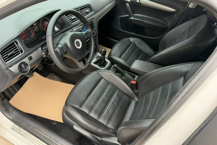 Used Volkswagen Lavida 2013 Revised Version 1.4 TSI Manual Luxury Edition Interior 2