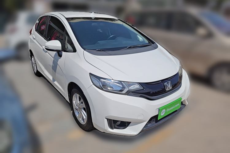 Used Honda Fit 2014 1.5L SE CVT Fashion Model Front Right 45 Deg