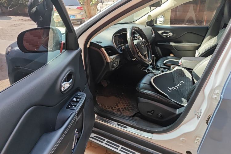 Used Jeep Cherokee 2016 2.4L Leading Edition