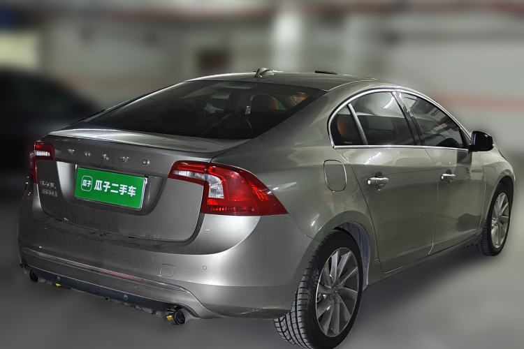 Used Volvo S60 2015 S60L 2.0T Zhiyuan Edition
