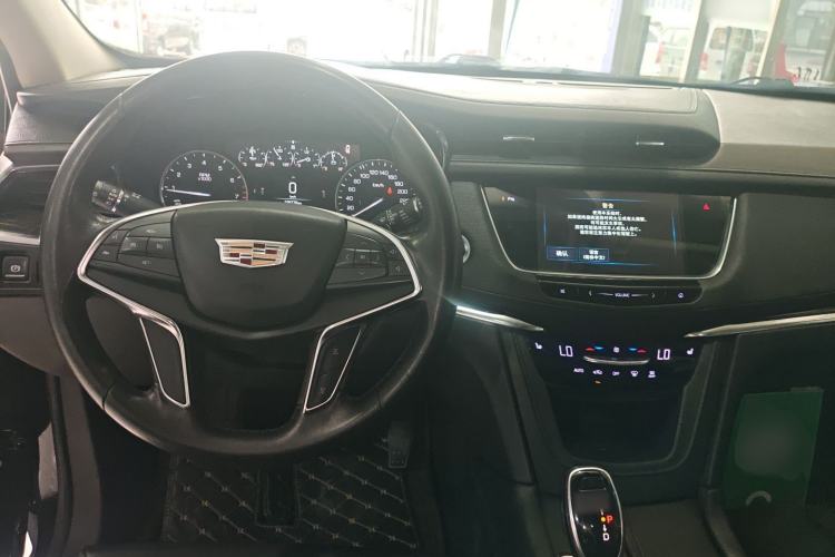 Used Cadillac XT5 2018 25T Luxury Model Center Console