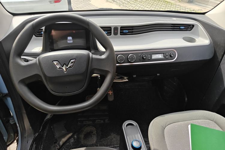 Used Wuling Hongguang MINIEV 2021 Macaron Fashion Model Lithium Iron Phosphate Center Console