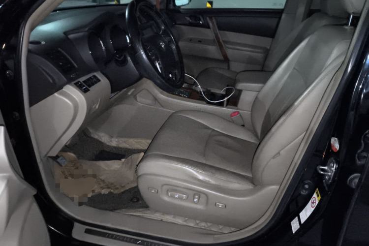 Used Toyota Highlander 2009 2.7L Two-Wheel Drive 7-Seater Supreme Edition Left Front Seat