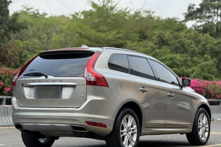 Used Volvo XC60 2015 T5 Smart Upgrade Model
