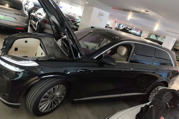 Used ONVO Luxeed L90 2025 Model—Ultra Six-Seater Version
