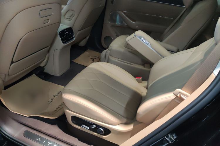 Used Hima AITO M8 2025 Extended-Range Ultra Version 53.4 kWh 6-Seater Edition
