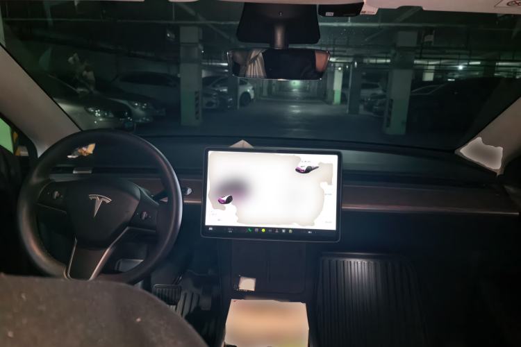 Used Tesla Model Y 2021 Standard Range Rear-Wheel Drive Version Center Console