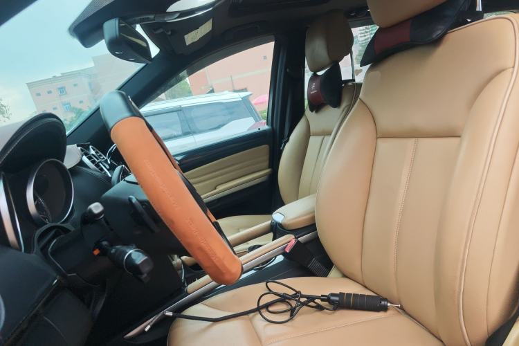 Used Mercedes-Benz M-Class 2010 ML 350 4MATIC Luxury Special Edition Left Front Seat