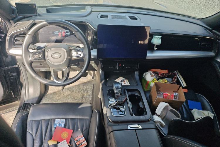 Used GAC Trumpchi GS8 2022 Double-Energy Series 2.0TM Four-Wheel Drive Premium Edition (7 Seats) Center Console