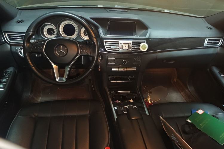 Used Mercedes-Benz E-Class 2015 Revised E 180 L Sport Edition Center Console
