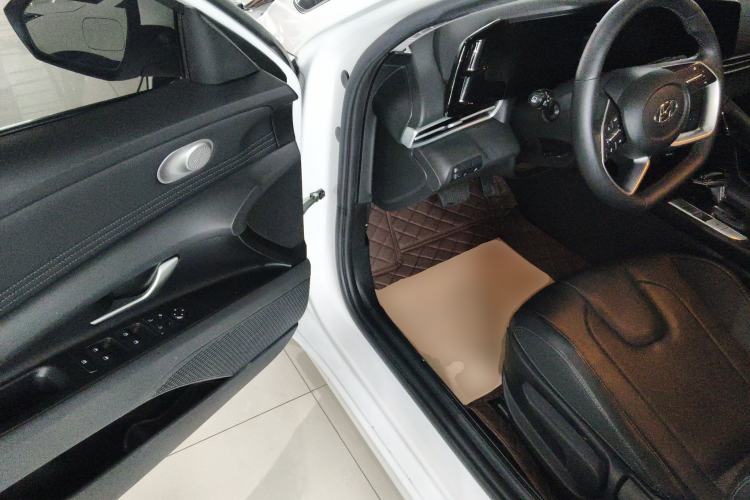 Used Hyundai Elantra 2022 1.5L CVT GLX Elite Edition Driver Seat