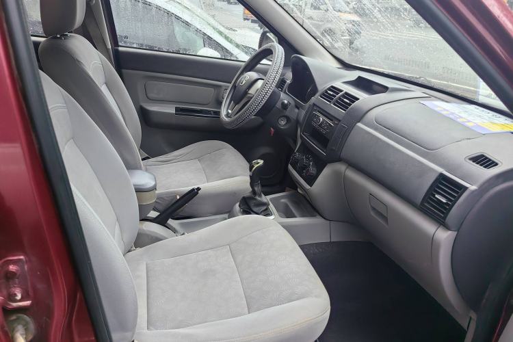 Used BAIC Weiwang M20 2014 1.5L Basic Version DAM15DL Interior 4
