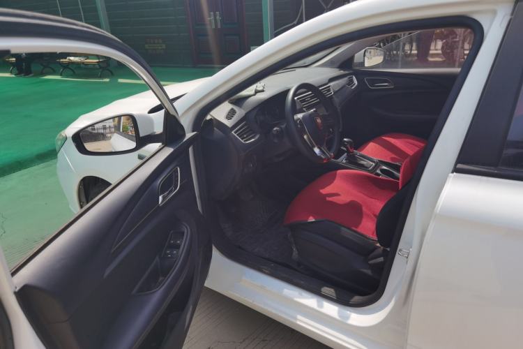 Used Roewe i5 2019 1.5L Automatic 4G Connected Langyue Edition Driver Seat