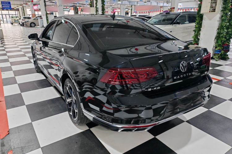 Used Volkswagen Magotan 2024 2 Million Units Zhongxiang Version 330TSI DSG Luxury Edition Exterior 5