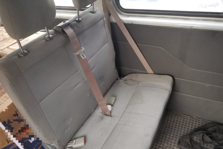 Used SAIC MAXUS Xintu V80 2017 2.5T 6-Speed Manual Aoyuntong National V Short Wheelbase Mid-Height 5/6/10-Seater Left Rear Seat