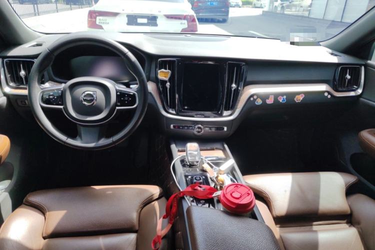 Used Volvo S60 2022 B4 Zhiyuan Luxury Edition Center Console