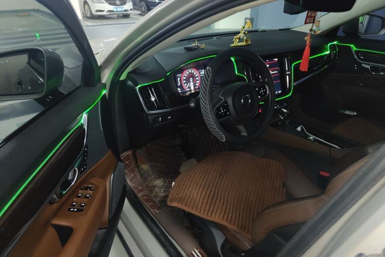 Used Volvo S90 2018 T4 Zhiyuan Edition
