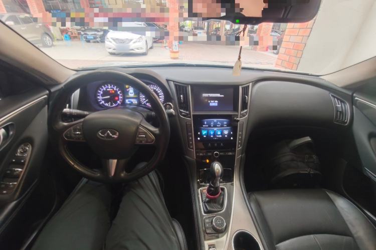 Used Infiniti Q50L 2016 2.0T Enjoyment Edition Center Console