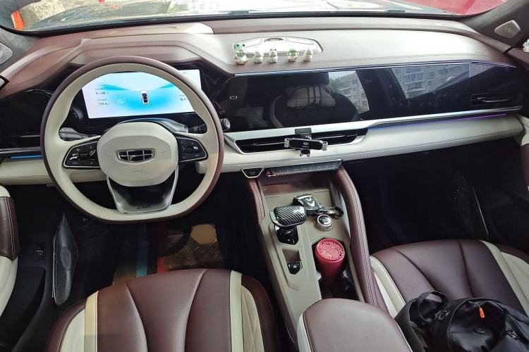 Used Geely Auto Monjaro L 2024 2.0TD High-Power Automatic Two-Wheel Drive Yunqi Version Center Console