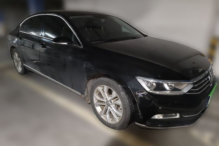 Used Volkswagen Magotan 2017 330TSI DSG Luxury Model Front Right 45 Deg