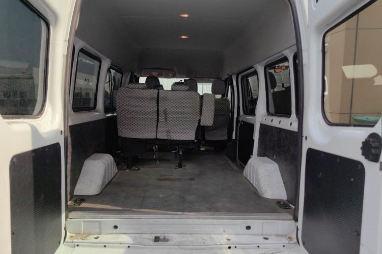Used JMC Fushun 2023 2.0T Manual Short-Wheelbase Mid-Height Commercial Multi-Purpose 5-Seater Passenger Vehicle Trunk
