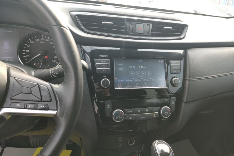 Used Nissan X-Trail 2017 2.5L CVT Luxury Edition 4WD Center Console