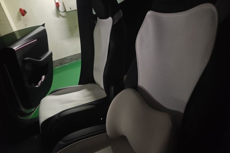 Used Tesla Model Y L 2025 Model Long-Range All-Wheel-Drive Version