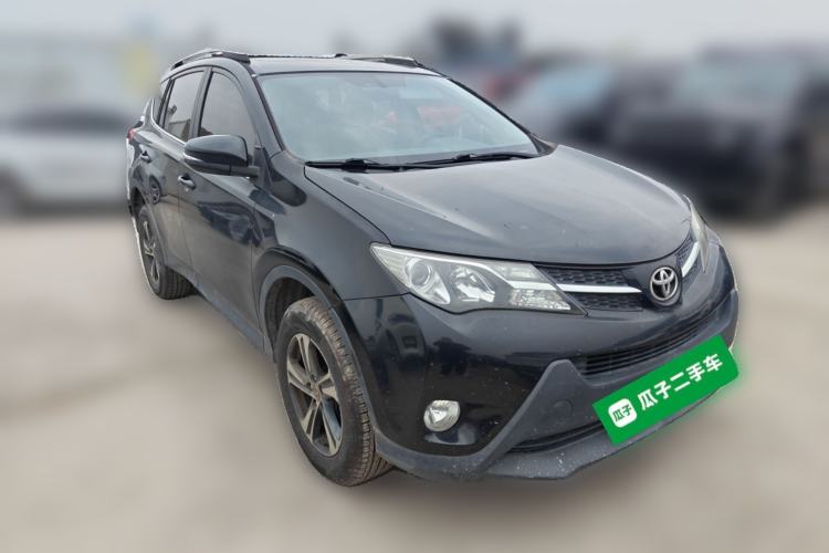 Used Toyota RAV4 2015 2.0L CVT Two-Wheel Drive Fashion Edition Front Right 45 Deg