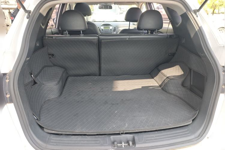 Used Hyundai ix35 2015 2.0L Automatic 2WD Smart Version China V Standard Trunk