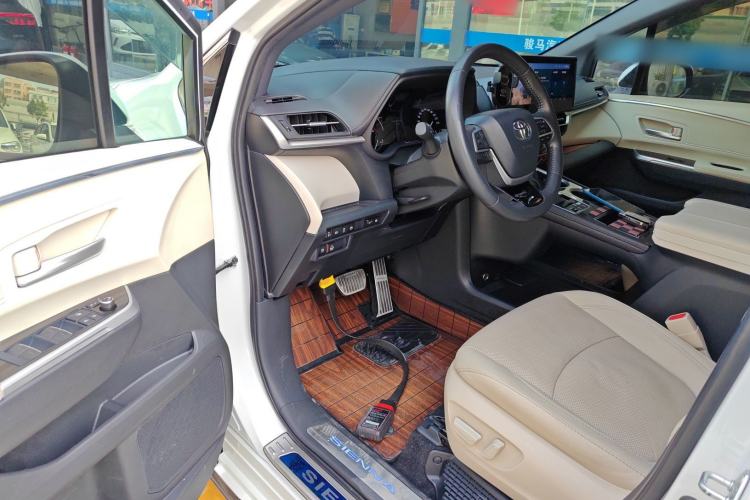 Used Toyota Sienna 2021 2.5L Hybrid Premium Edition
