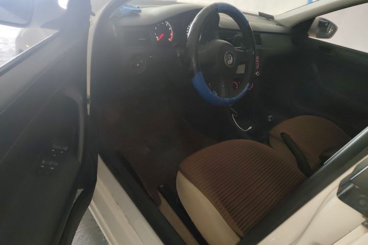 Used Volkswagen Santana 2015 1.6L Manual Fashion Edition
