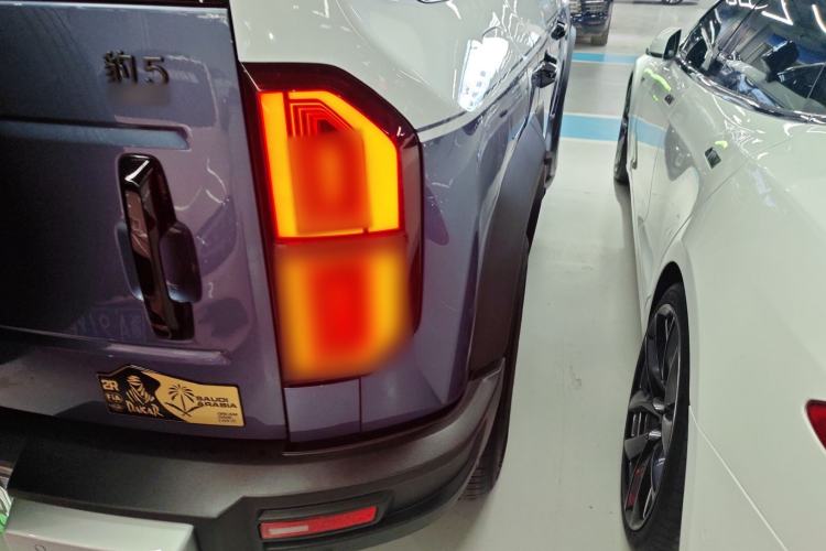 Used Formula Leopard 5 2023 Cloud Ride Flagship Edition Exterior 3