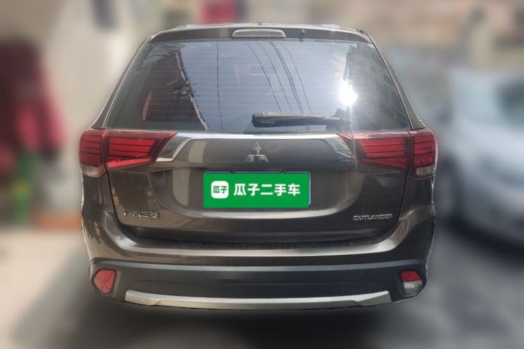 Used Mitsubishi Outlander 2016 2.0L Two-Wheel Drive Fashion Edition 5 Seats