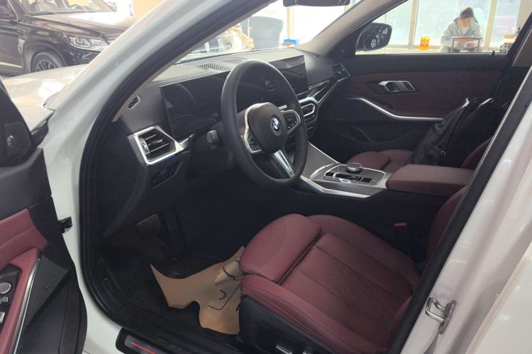 Used BMW i3 2023 eDrive 40 L Midnight Sports Package
