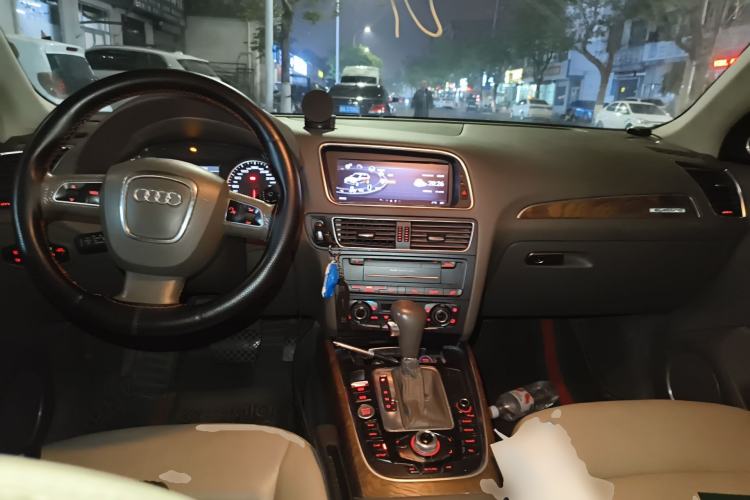 Used Audi Q5 2012 2.0TFSI Luxury Edition Center Console