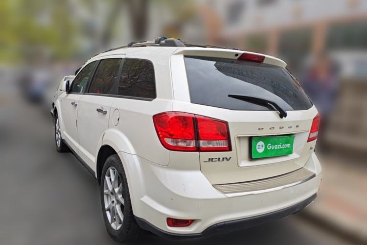 Used Dodge Journey 2013 2.4L Two-Wheel Drive Luxury Version Rear Left 45 Deg