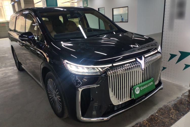 Used VOYAH Dream 2025 PHEV Four-Wheel-Drive Flagship Kunpeng Edition Front Right 45 Deg