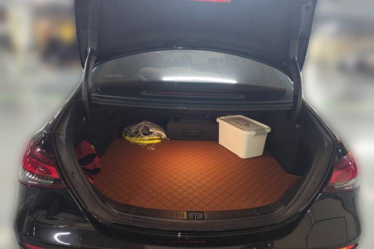 Used Mercedes-Benz E-Class New Energy 2022 Facelift E 350 e L Plug-in Hybrid Sedan Trunk